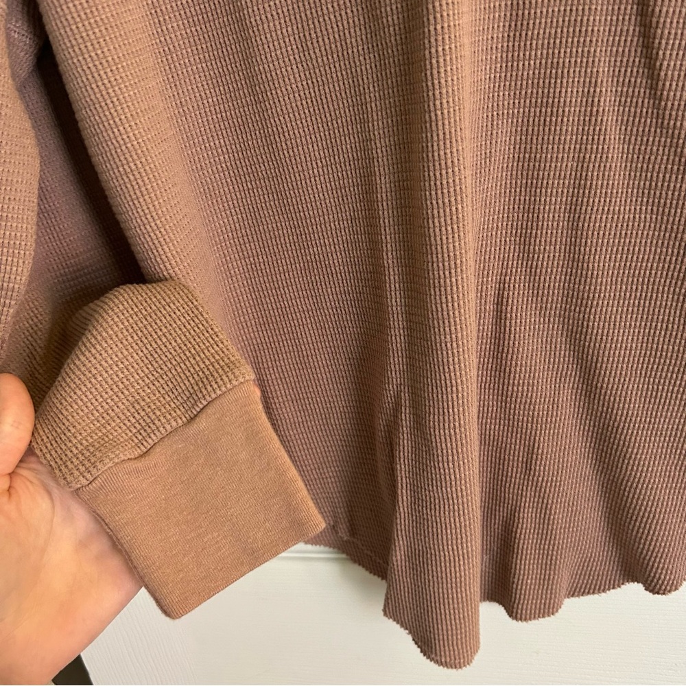 Aritzia TNA Dusty Mauve Pink Waffle Knit Long Sleeve Tee - Picture 3 of 4